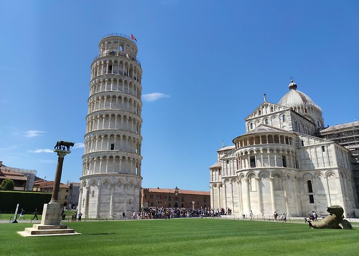 Leaning Tower of Pisa photo
