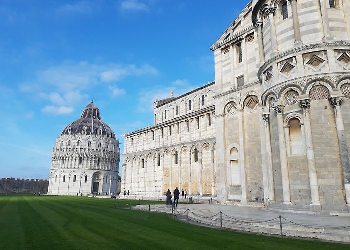 Leaning Tower of Pisa photo