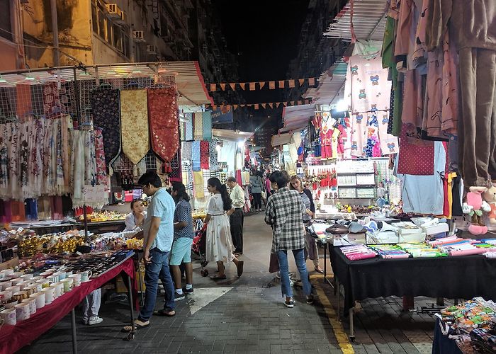 Temple Street Night Market photo