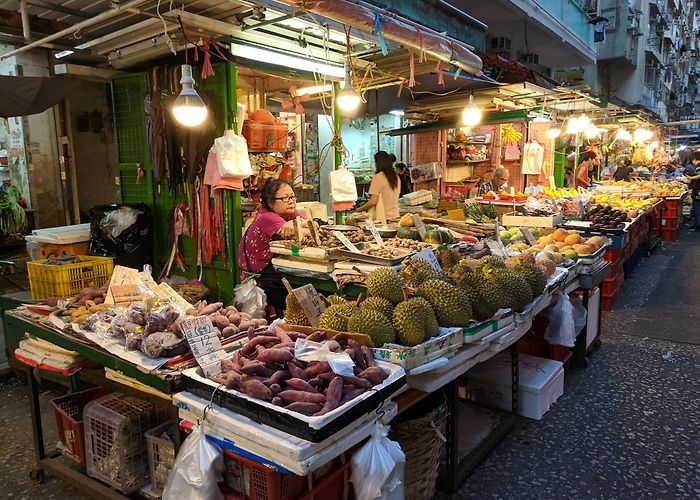 Temple Street Night Market photo