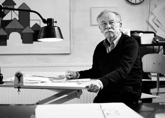 Dick Bruna Huis Dick Bruna, graphiste minimaliste et père du lapin le plus célèbre ... photo