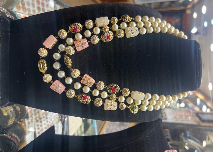 Bapu Bazar Catalogue - Baggas Beauty Centre in Bapu Bazar, JAIPUR - Justdial photo