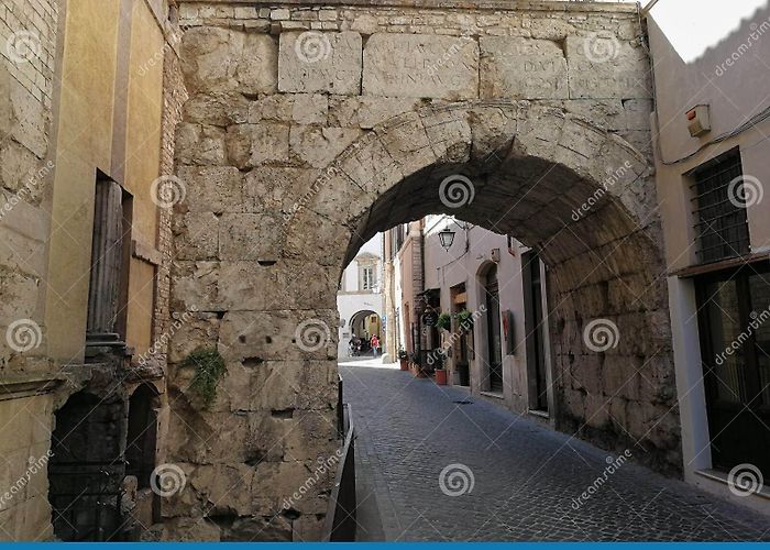 Arco DI Druso Spoleto - Arco di Druso editorial photography. Image of fornix ... photo