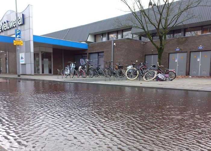 Veluwehal Nieuw 'buitenbad' bij zwembad De Veluwehal - Barneveldse Krant ... photo