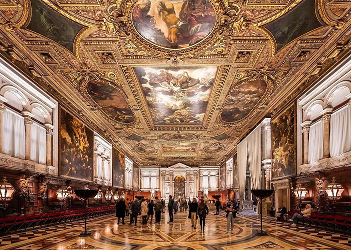 Artistic Murano Glass Gallery 10 Best Museums in Venice to Explore Right Now photo