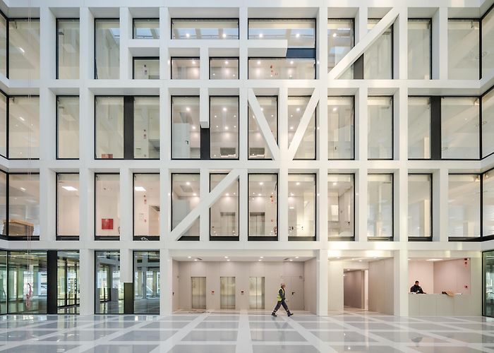 Transparent Building URBO Business Center by Nuno Capa Arquitecto | Office buildings photo