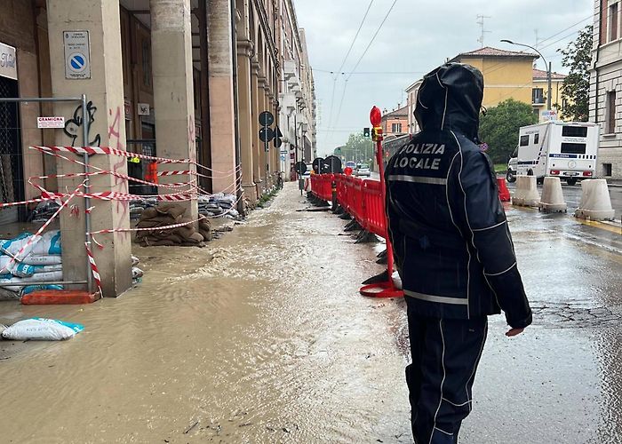 Stazione Bologna Ravone Maltempo a Bologna, esonda il torrente Ravone: via Saffi allagata ... photo