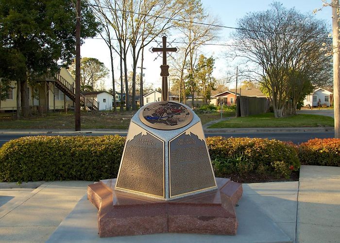 Cure de Saint Jacques Houma (Bayou Terrebonne) - Le premier monument du Grand ... photo