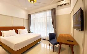 Aron Hotel Purwokerto Exterior photo