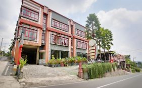 Urbanview Hotel Bergas Indah Bandungan Exterior photo
