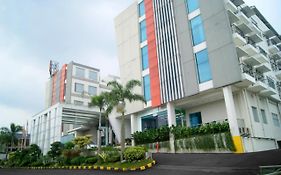 V Hotel & Residence Bandung Exterior photo