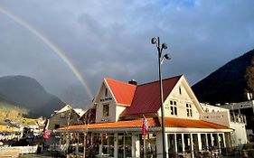 Stryn Kaffebar & Vertshus Hotel Exterior photo