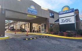 Days Inn By Wyndham College Park Airport Best Road Exterior photo