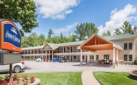 Howard Johnson By Wyndham Traverse City Hotel Exterior photo