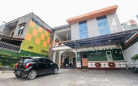 RedDoorz near Kartini Mall Lampung Hotel Bandar Lampung Exterior photo