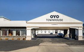 Oyo Townhouse Dodge City Ks Hotel Exterior photo