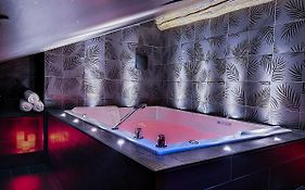 Suite Rouge Baiser Avec Jacuzzi Privatif - Loveroom Insolite Saint-Etienne  Exterior photo