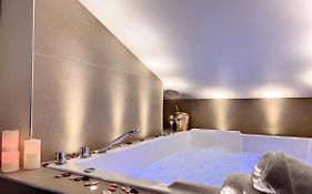 Cocon Blanc Calin Avec Jacuzzi Privatif - Loveroom Insolite Saint-Etienne  Exterior photo