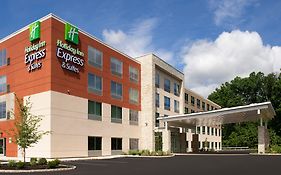 Holiday Inn Express & Suites - North Brunswick, An Ihg Hotel Exterior photo