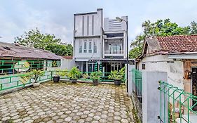 Capital O 92250 Hall & Guesthouse Kowapi Syariah Purwokerto Exterior photo