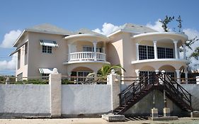 Triplets On The Bay Villa Teluk Montego Exterior photo