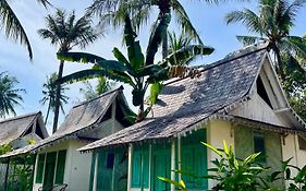 Captain Coconuts Gili Air Hotel Exterior photo