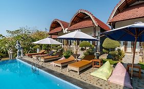 Kaylas Hill Resort Batununggul Exterior photo