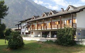 Hotel Petit Foyer Aosta Exterior photo