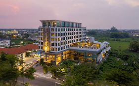 Hotel Eastern Bojonegoro Exterior photo