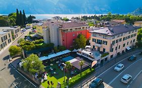 Hotel Aurora&Appartamenti Torbole Sul Garda Exterior photo