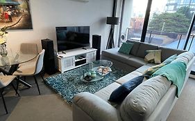 Modern Luxurious With Private Parking On Premises And Fast Internet Apartment Melbourne Exterior photo