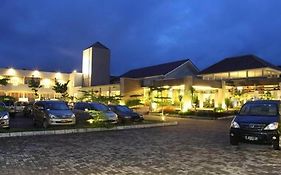 Green Valley Resort Purwokerto Exterior photo