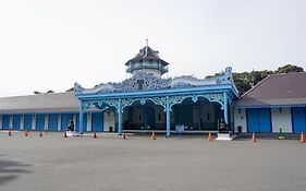 The Amrani Syariah Hotel Surakarta  Exterior photo