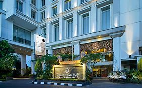 Jambuluwuk Malioboro Hotel Yogyakarta Exterior photo