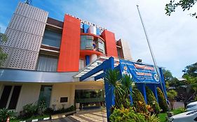 Halogen Hotel Airport Surabaya Sidoarjo Exterior photo