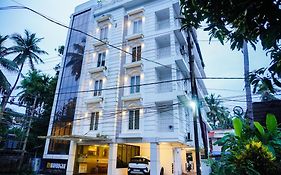 Treebo Trend Sreepathi Mayoogha Hotel Guruvayur Exterior photo