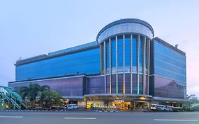 Grand Edge Hotel Semarang Exterior photo