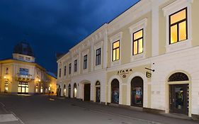 Centrum Vendeghaz Apartment Eger Exterior photo