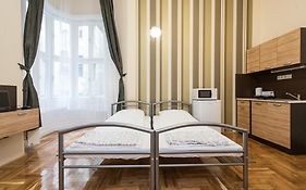 Riverside City Apartment Budapest Room photo