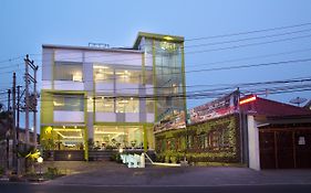 Fresh Hotel Sukabumi Exterior photo