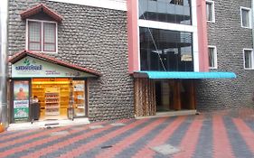 Hariprasadam Hotel Guruvayur Exterior photo