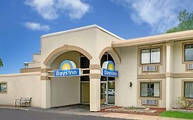 Days Inn By Wyndham Bloomington West Exterior photo