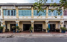 The Columns Hotel Kampot Exterior photo