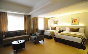 Imperial Palace Suites Quezon City Exterior photo