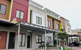 RedDoorz @ Galuh Mas Hotel Karawang Exterior photo