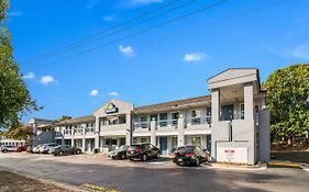 Days Inn By Wyndham Raleigh Glenwood-Crabtree Exterior photo