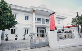 RedDoorz Syariah near Transmart Lampung Hotel Bandar Lampung Exterior photo