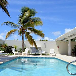 Yoyita Suites Aruba Palm Beach Exterior photo
