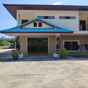 Oyo 75334 Train Hotel Kanchanaburi Exterior photo