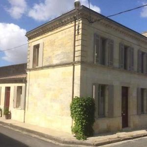 Au Coeur Des Vignobles Bed & Breakfast Saint Estephe Exterior photo